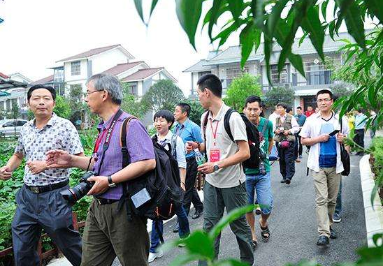 單親少女突遭父親入獄 洛陽民警送“閨女”出嫁