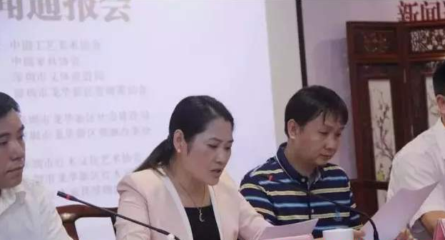 洛陽兩車相撞警民合力撐車救人 被困三人被解救