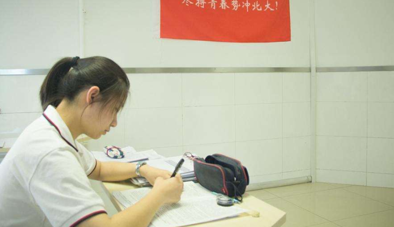 洛陽花會期間 原有停車場“坐地”漲價收費沒規(guī)矩